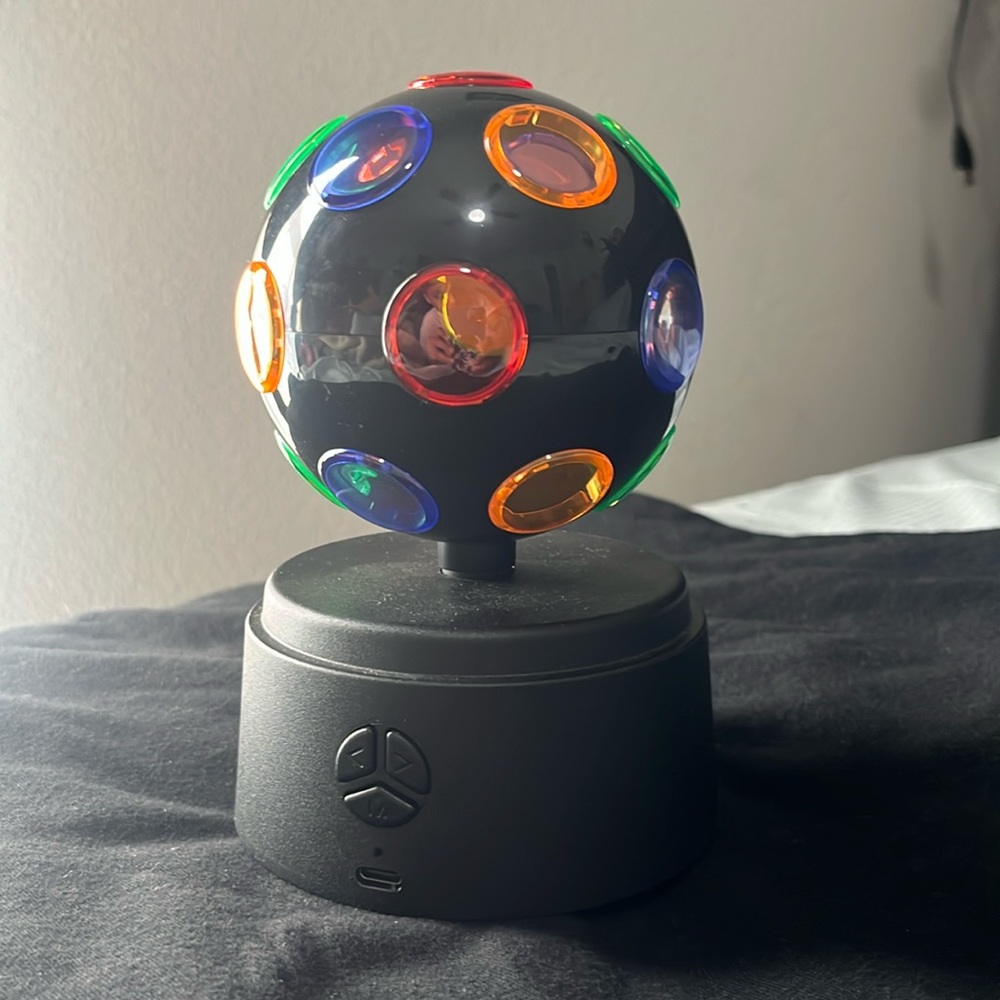 Disco light ball with Bluetooth and FM Radio